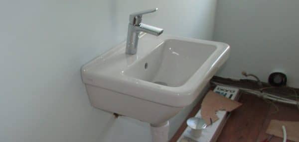 wall mounted basin semi pedestal