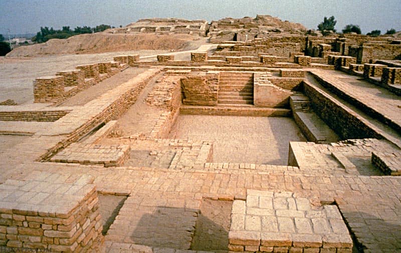 bath-indus Ancient ruins of public baths - Harappa, Indus Valley