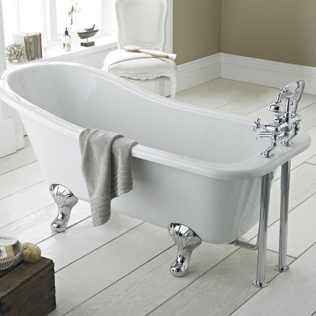 Traditional single ended slipper bath with chrome feet and deck mounted taps with shower handset