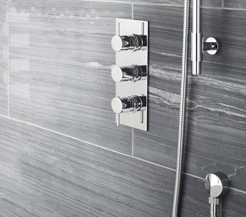 Concealed shower valve with 3 controls