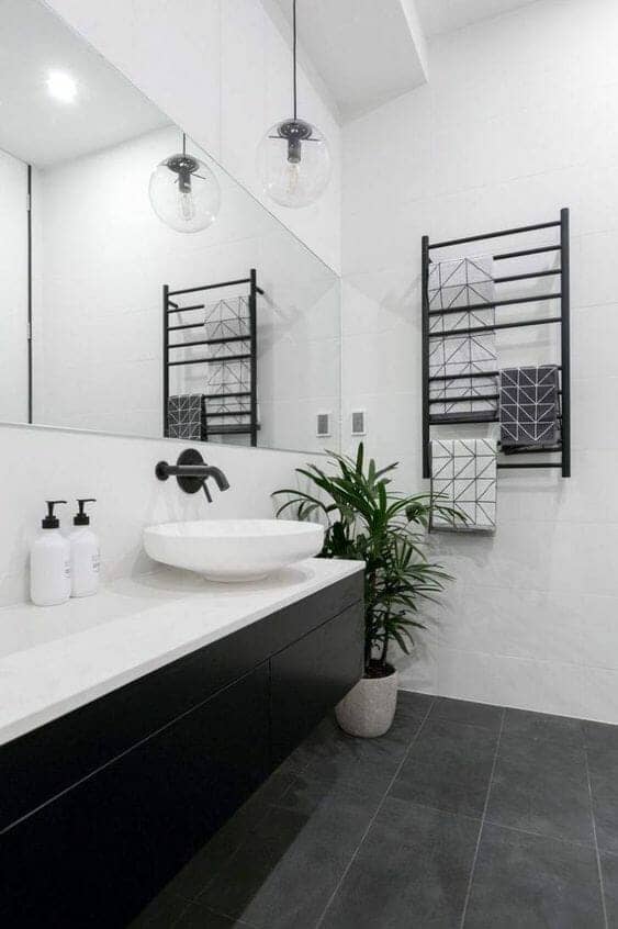 12 On Trend Bathroom Ideas Big - What Colour Towels For A Black And White Bathroom