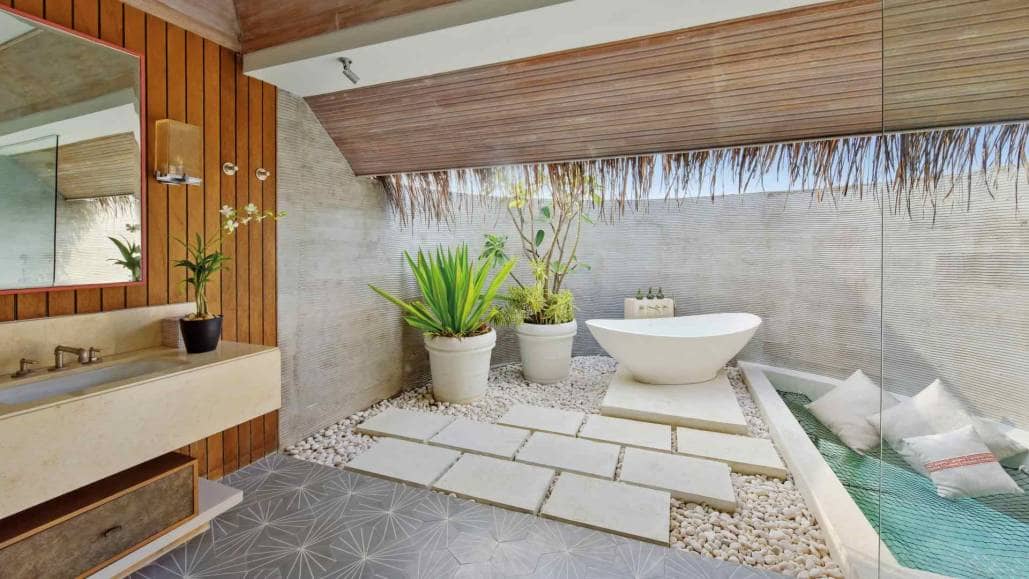 Kanuhura luxury bathroom