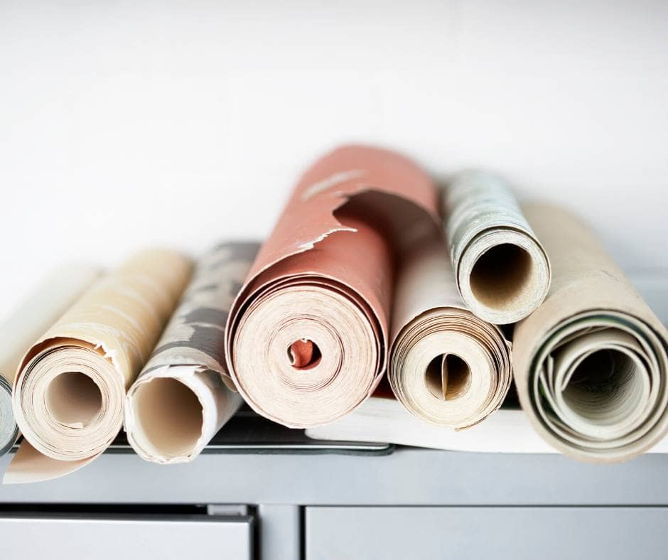 Badkamer behang Badkamerbehangrollen liggen op een aanrecht