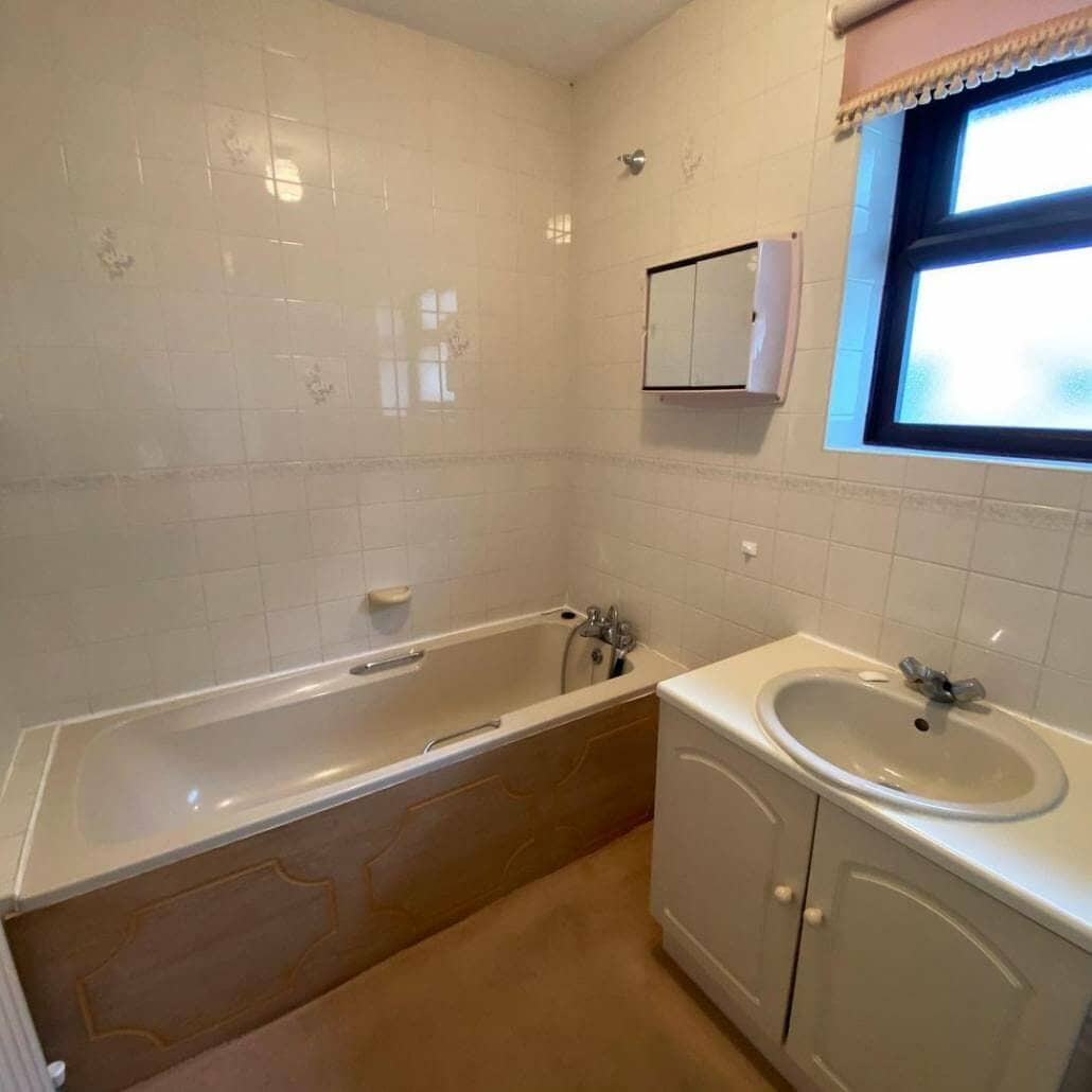 Oude badkamersuite Oude badkamersuite met ligbad