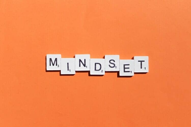 The word mindset on an orange background