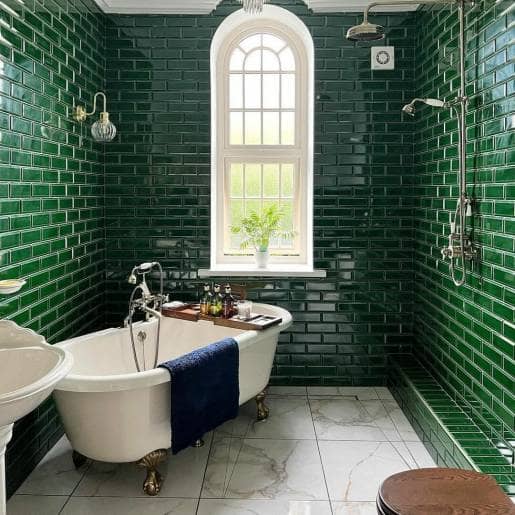 Freestanding bath
