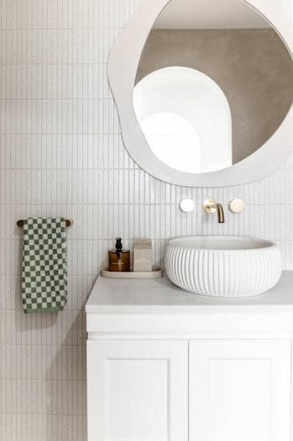 Finger tile wall