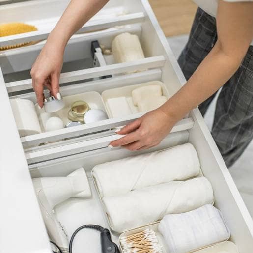 Organised vanity unit